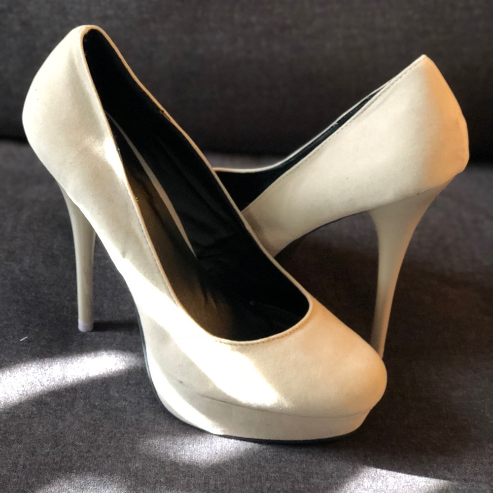 Nude suede pumps