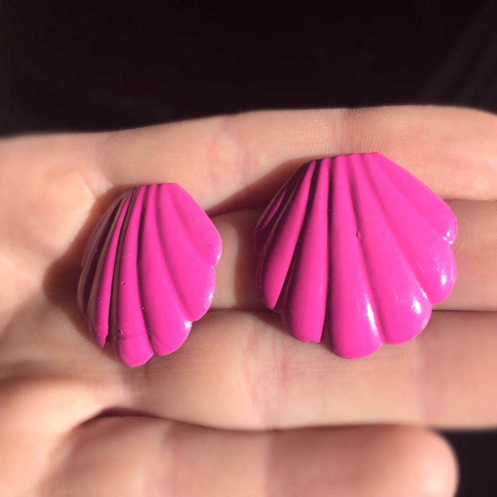 1980s Vintage Earrings. Bright Pink Metal Seashell