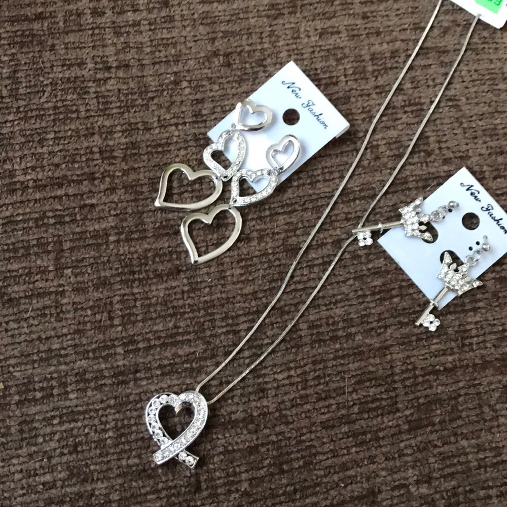 Necklace and earrings🔴