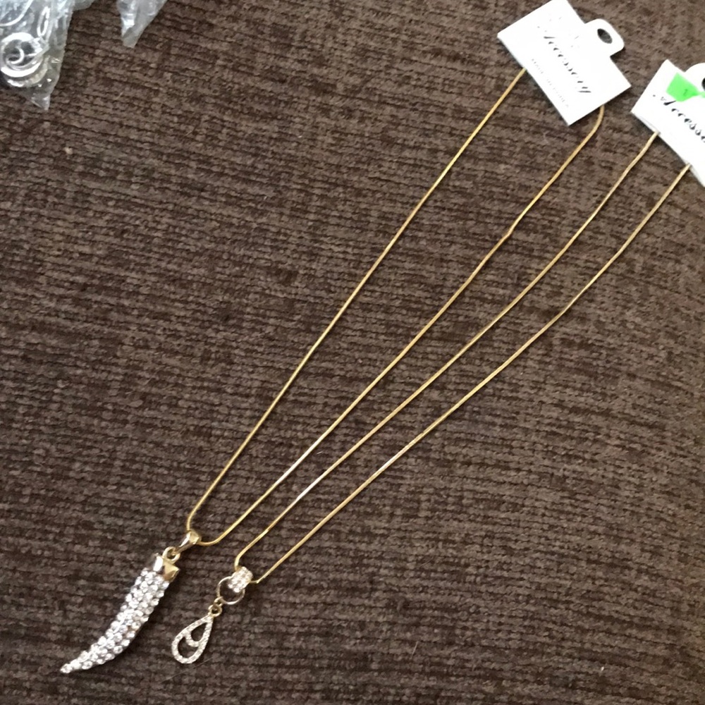 (2) Necklaces🔴