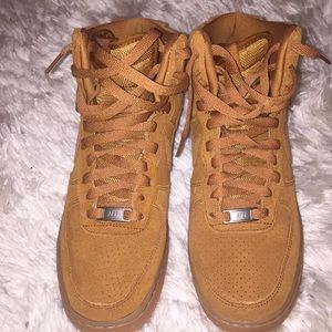 Nike woman’s AF1 HI suede size 8