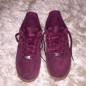 Nike woman’s AF1’s ‘07 suede sneakers sz7.5