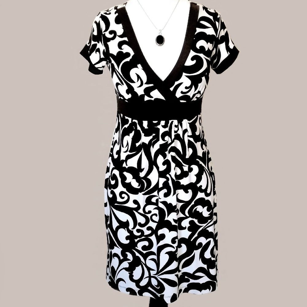 Grecian design business casual dress in EUC