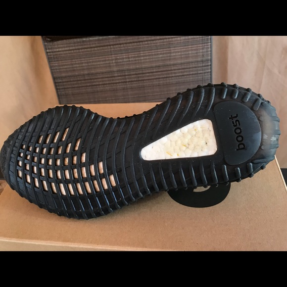 Adidas Yeezy V2 Red Stripe - Picture 5 of 8