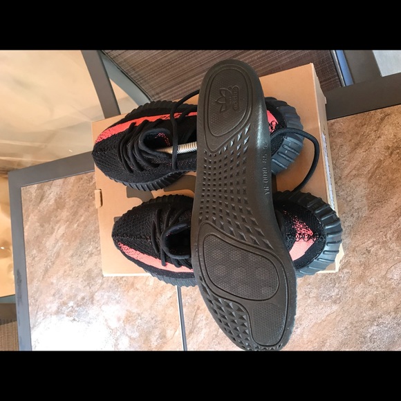 Adidas Yeezy V2 Red Stripe - Picture 8 of 8