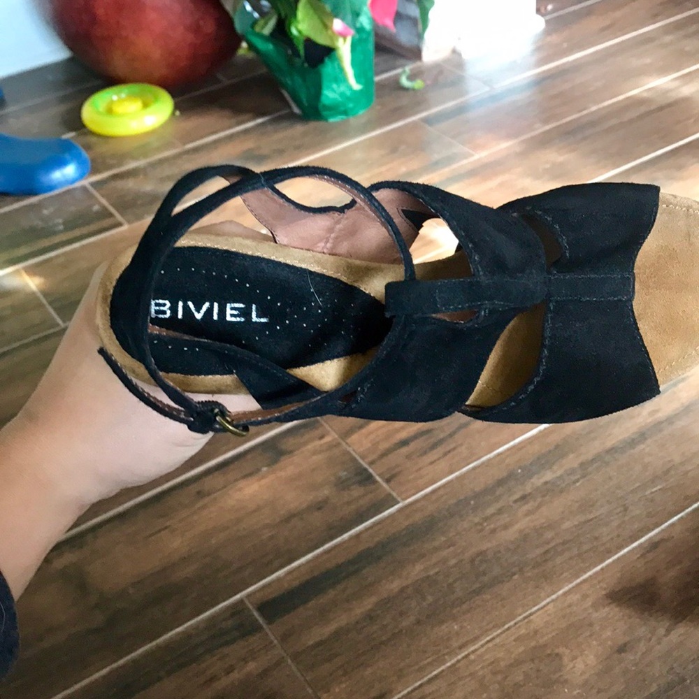 New!Biviel suede pumps 🖤