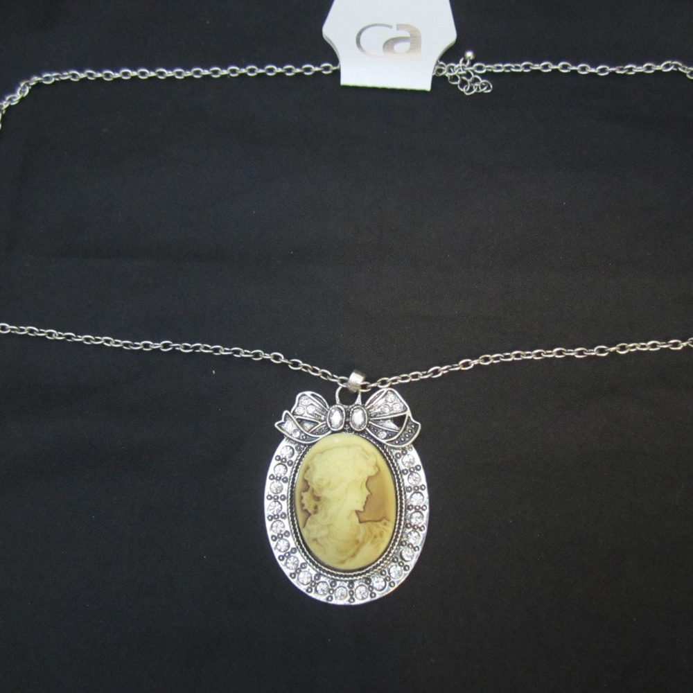 Victorian Cameo Pendant Necklace with Rhinestones-TIA11 - Picture 5 of 5