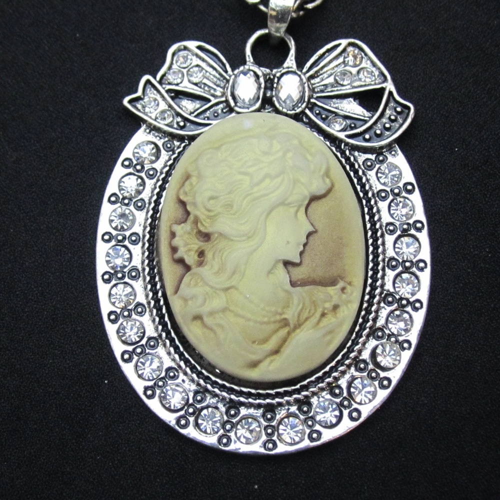 Victorian Cameo Pendant Necklace with Rhinestones-TIA11
