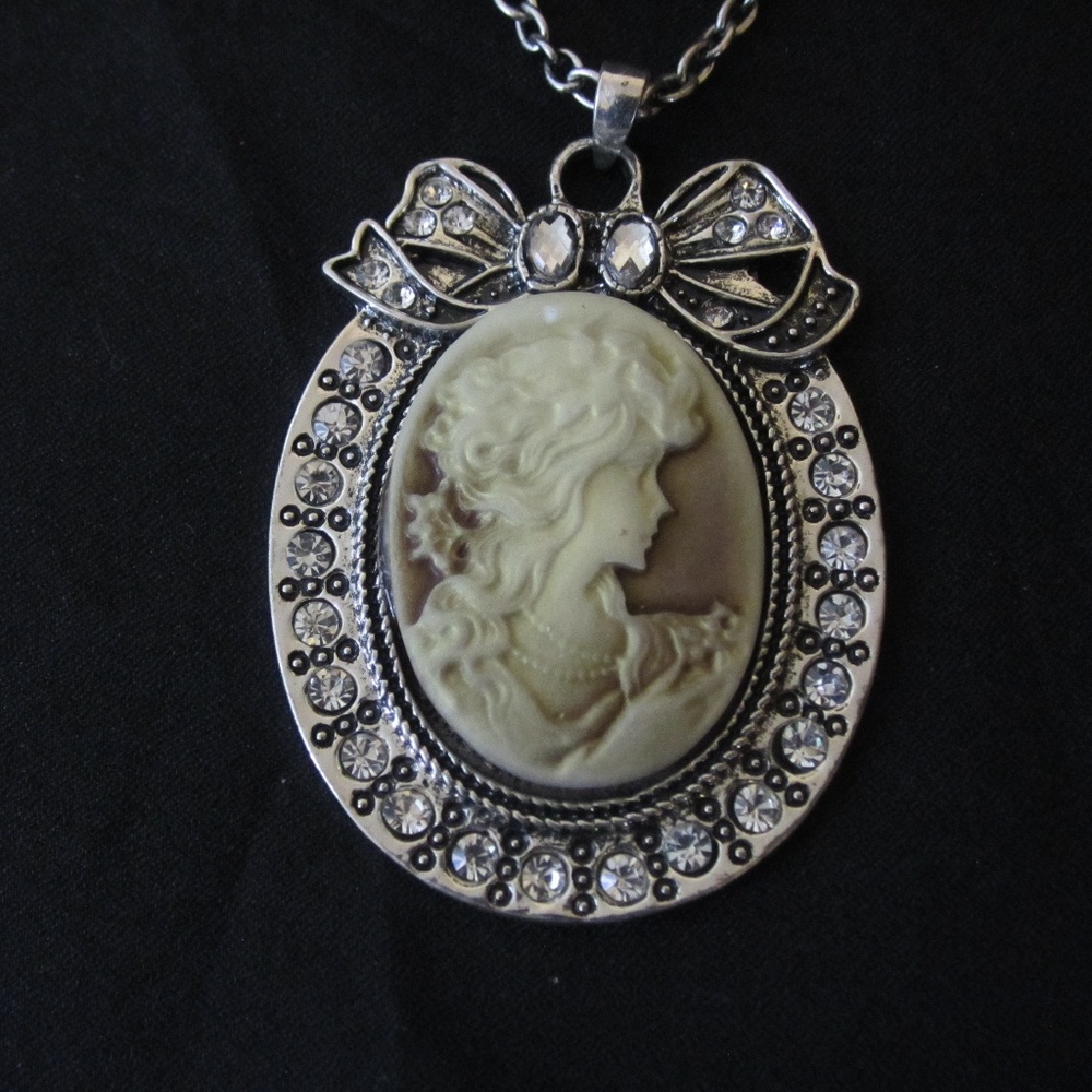 Victorian Cameo Pendant Necklace with Rhinestones-TIA11 - Picture 3 of 5