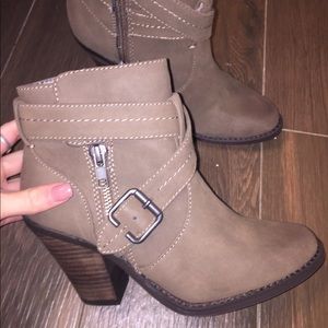 Bongo taupe bootie buckle heels