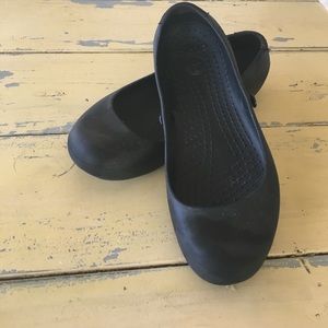 Black Crocs size 5.5