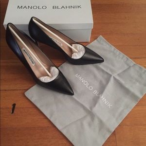 Manolo Blahnik Black Leather Pumps Pointed Toe