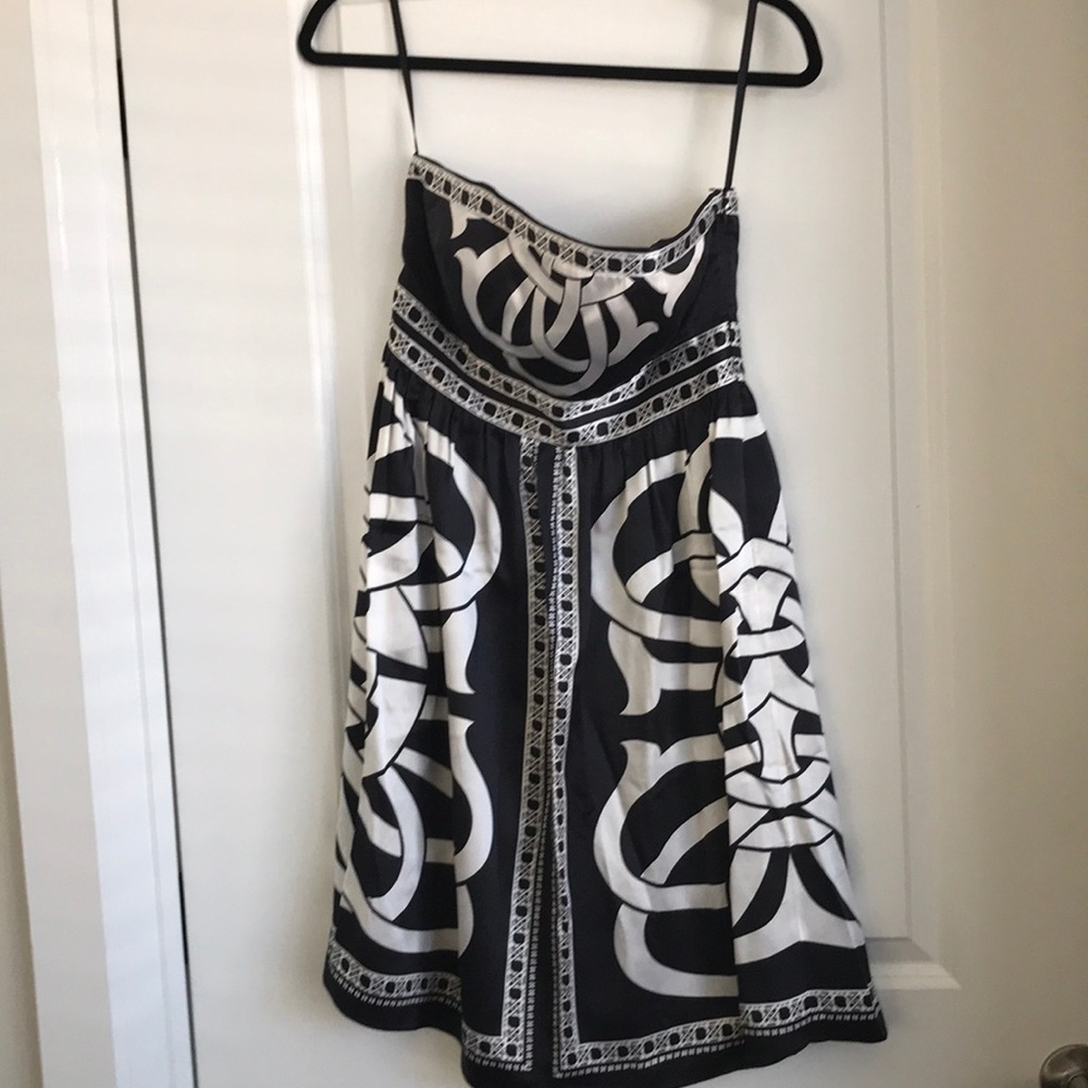 Black and white short Strapless silk dress.