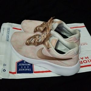 👟Rose gold check, peach and white Nike Roshes👟