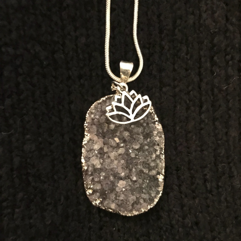 geode slice necklace - Picture 2 of 8