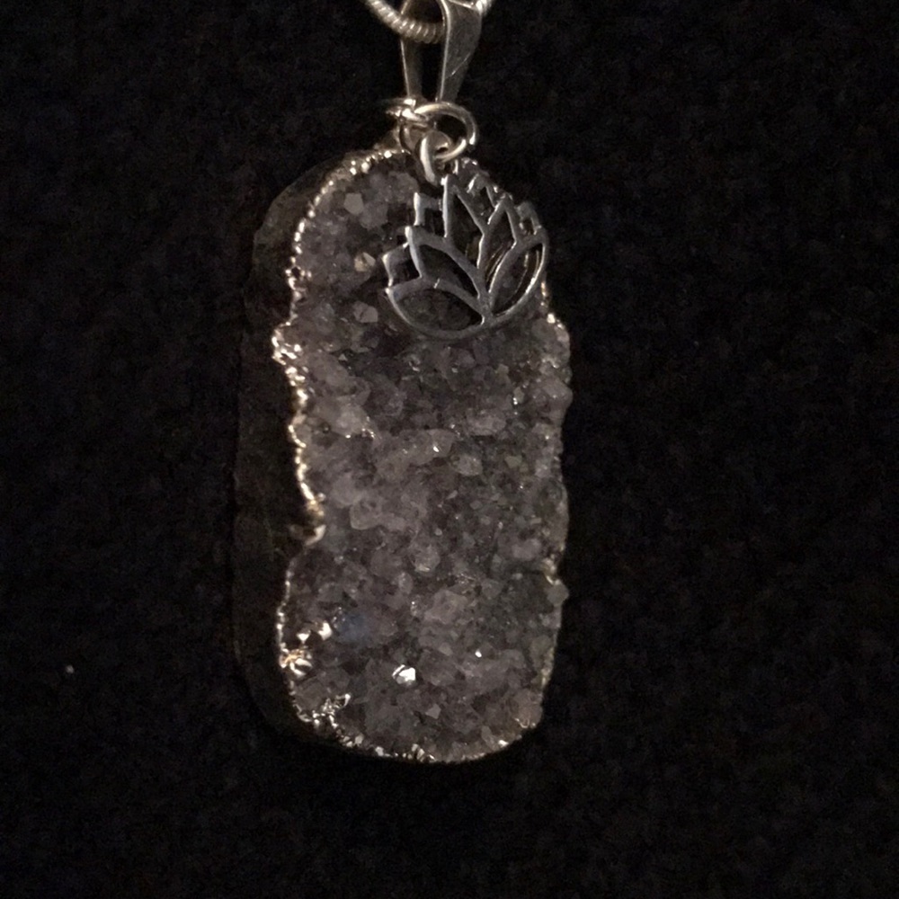 geode slice necklace - Picture 7 of 8
