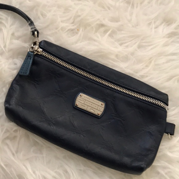 longchamp wristlet