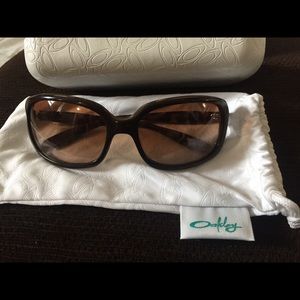 NWOT Brown Oakley Shades Never Worn