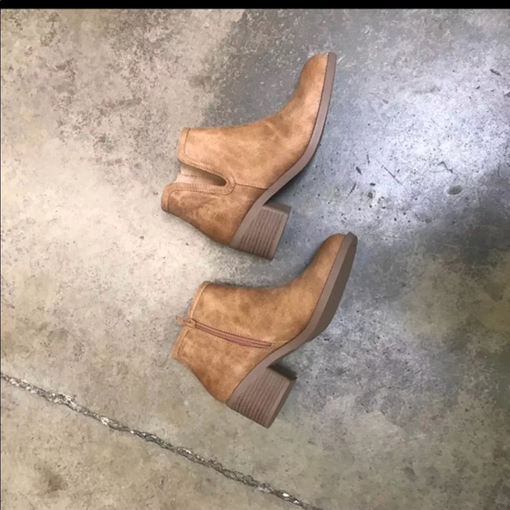 Side Cut Out Oil Distressed Bootie - Picture 4 of 4
