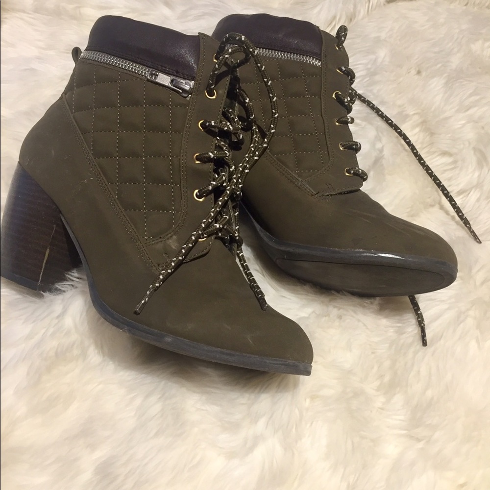 GREEN BOOTS 