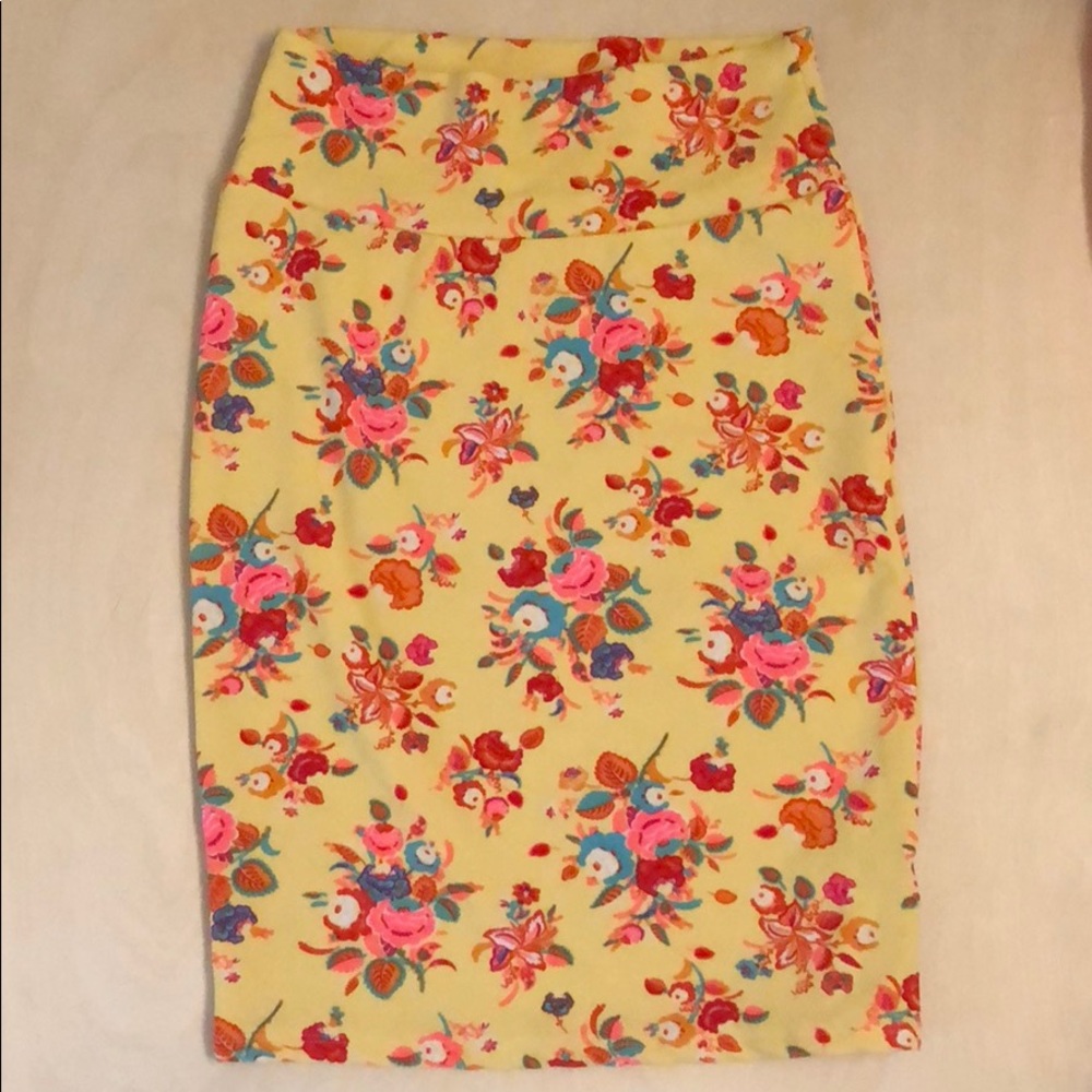 Lularoe Cassie skirt. Small. Adorable print