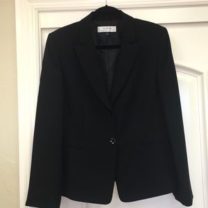 Tahari- Arthur S Levine black blazer SZ 12