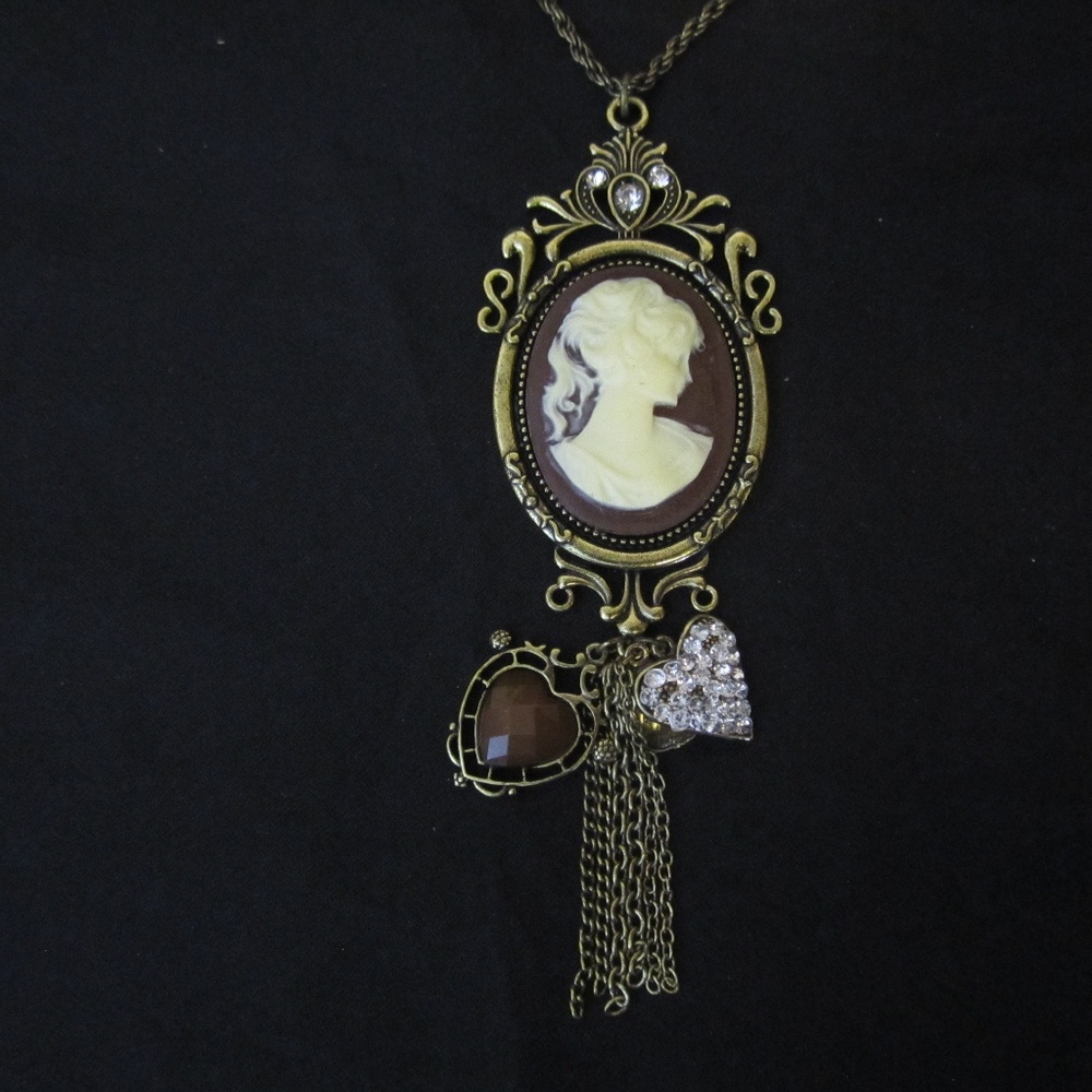 Beautiful Victorian Cameo Necklace with Heart Charms-TIA10