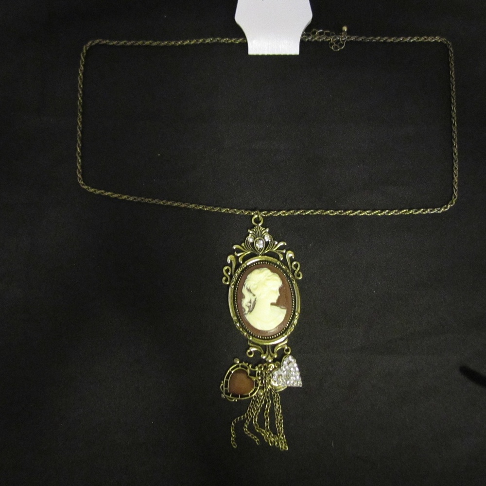 Beautiful Victorian Cameo Necklace with Heart Charms-TIA10 - Picture 4 of 8