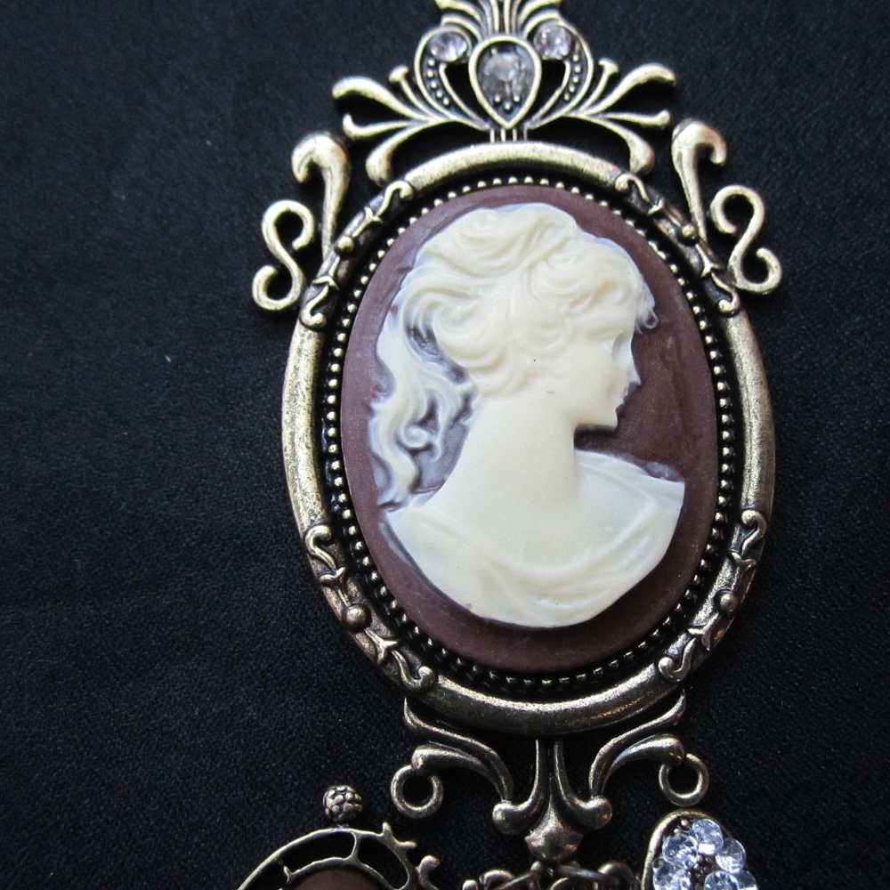 Beautiful Victorian Cameo Necklace with Heart Charms-TIA10 - Picture 7 of 8