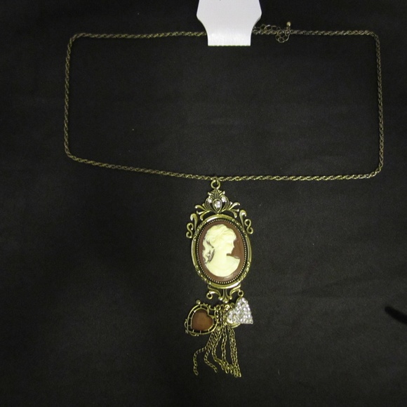 Beautiful Victorian Cameo Necklace with Heart Charms-TIA10 - Picture 5 of 8