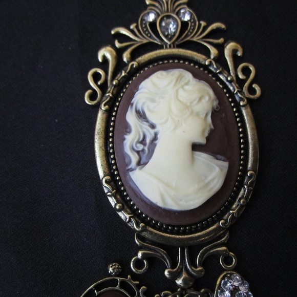 Beautiful Victorian Cameo Necklace with Heart Charms-TIA10 - Picture 8 of 8