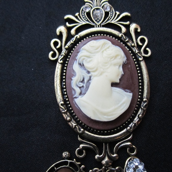 Beautiful Victorian Cameo Necklace with Heart Charms-TIA10 - Picture 6 of 8