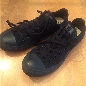 Converse All Stars black low tops Sz 8