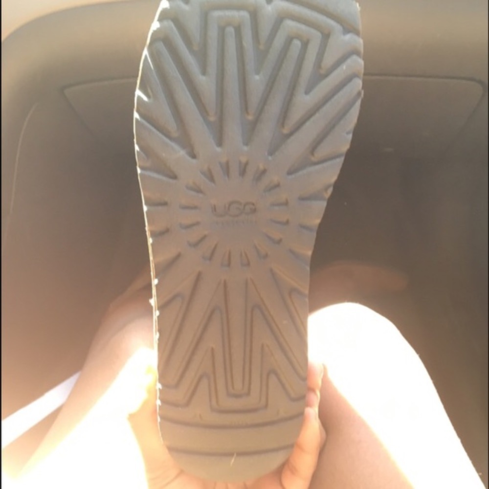 Ugh boots - Picture 3 of 4