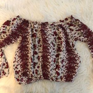 Off the shoulder, rose patterned crop