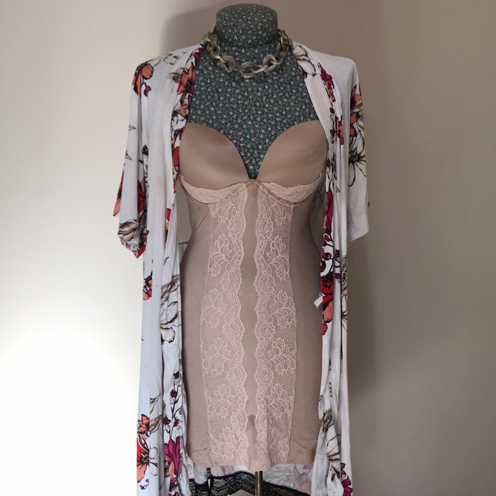 {Victoria’s Secret} Convertible shaping slip