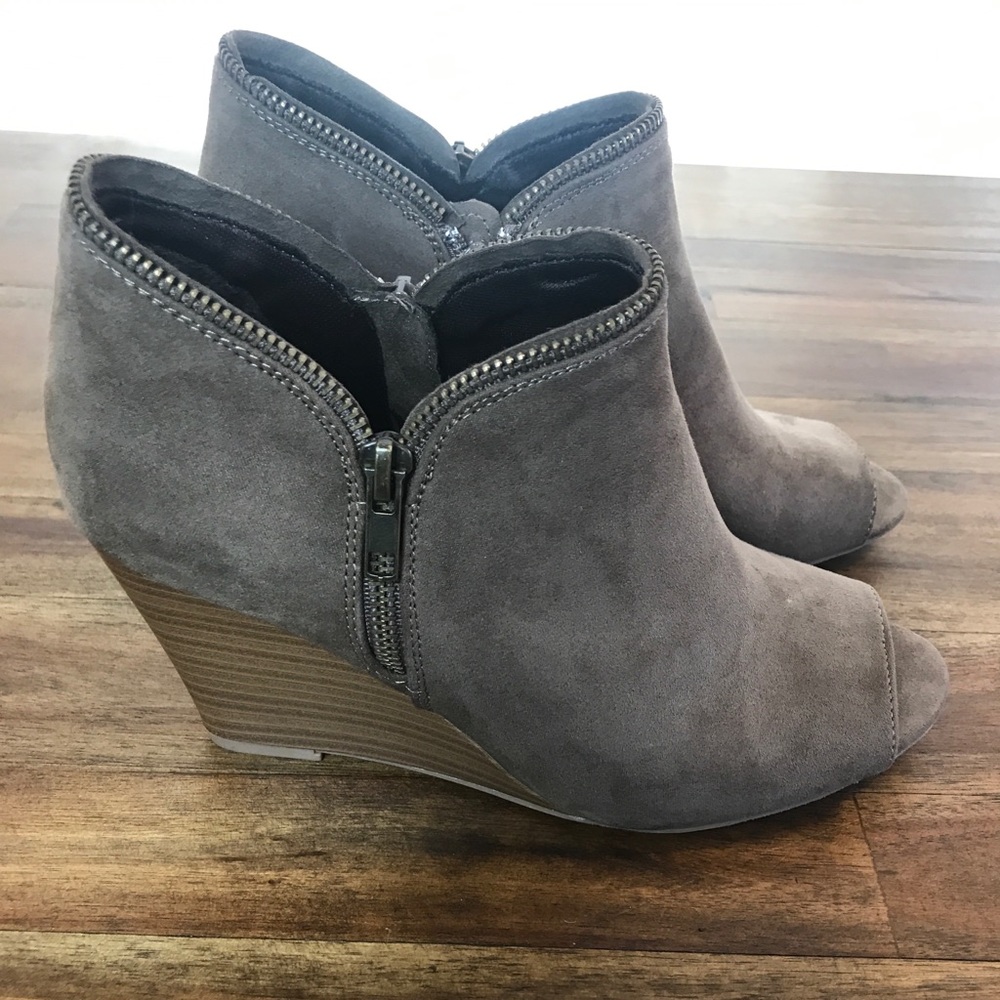 Report Zipper Ankle Bootie