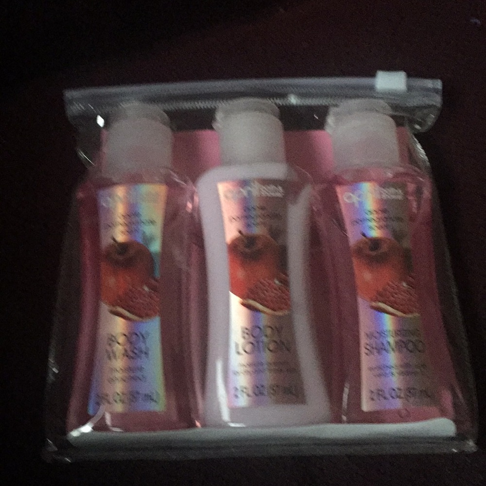 April bath & shower apple pomegranate scent