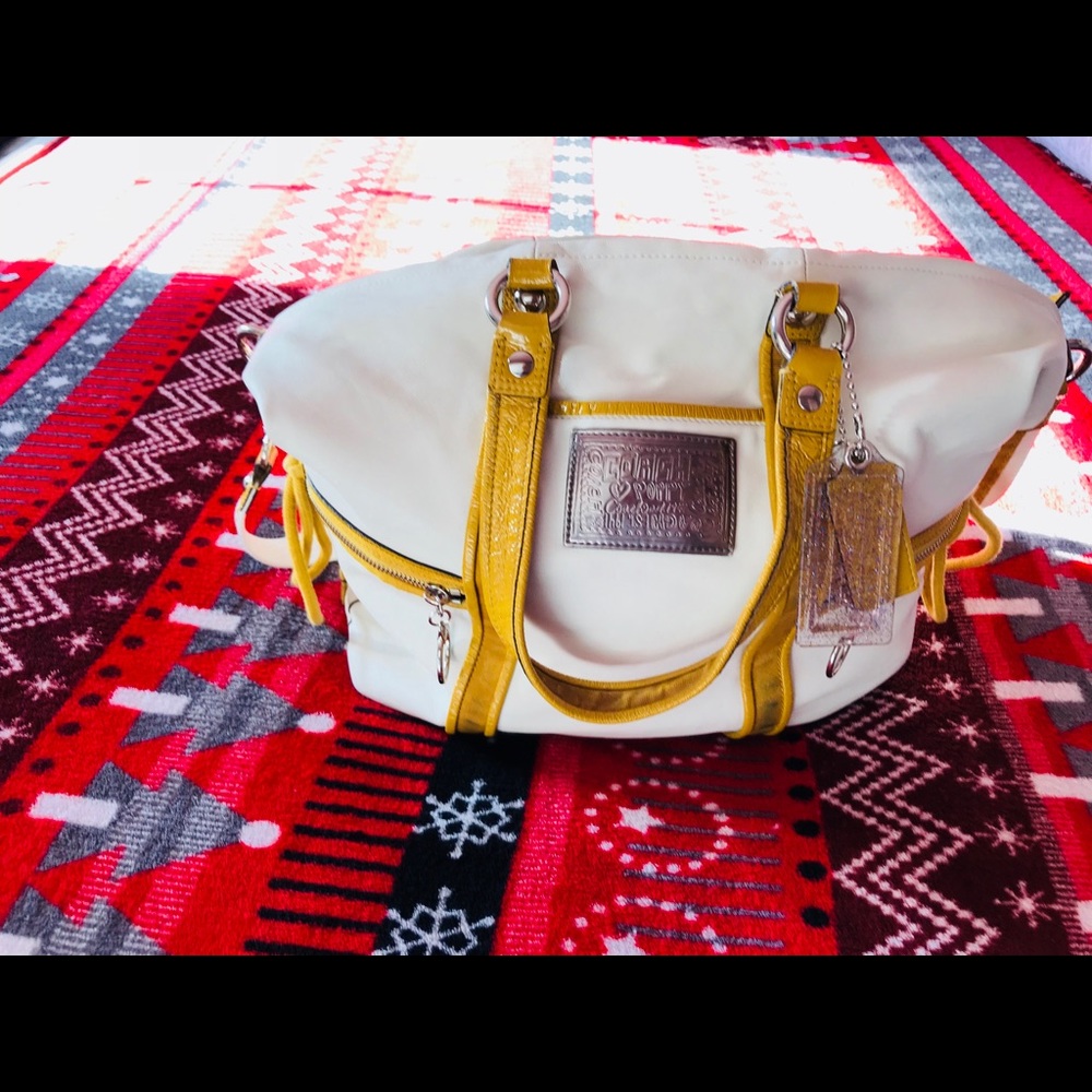 Large coach poppy purse 👛