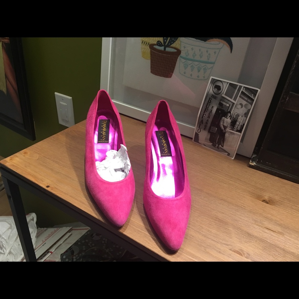Donna Karan DKNY made in Italy fuchsia sued heels