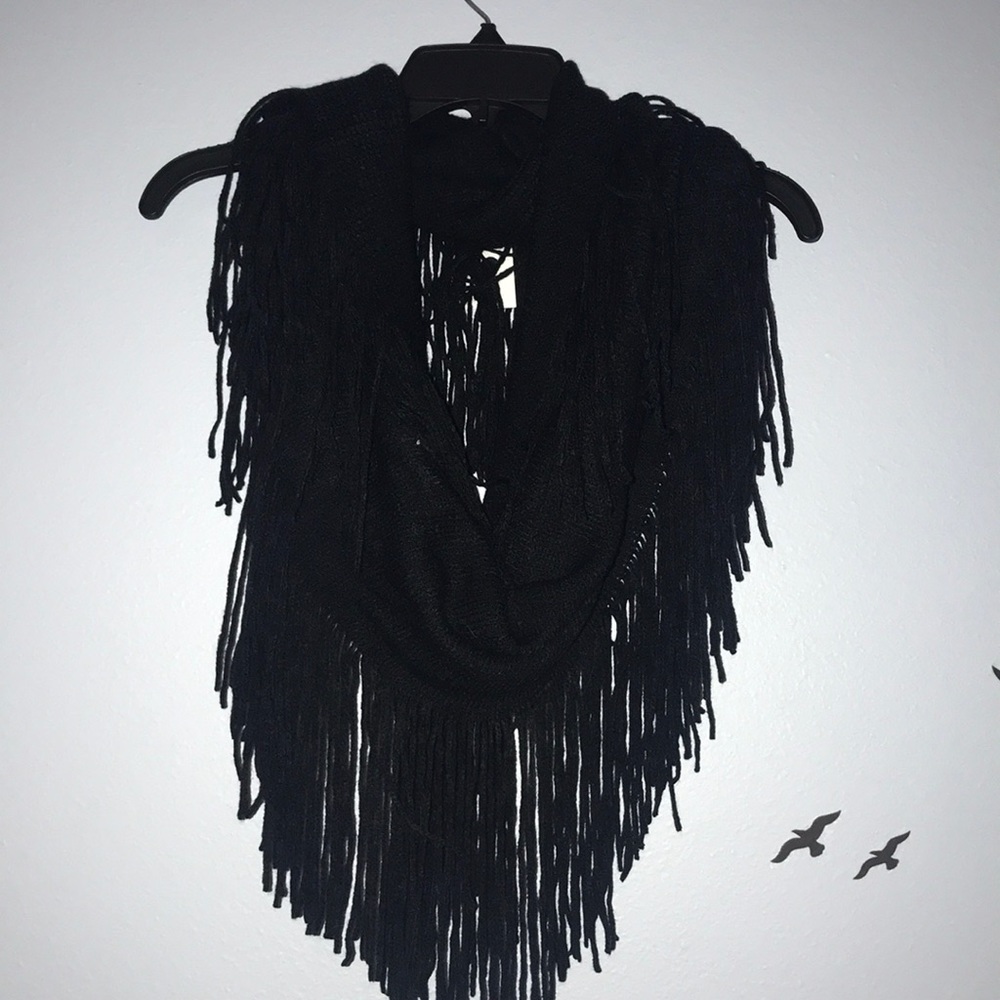 Black circle scarf