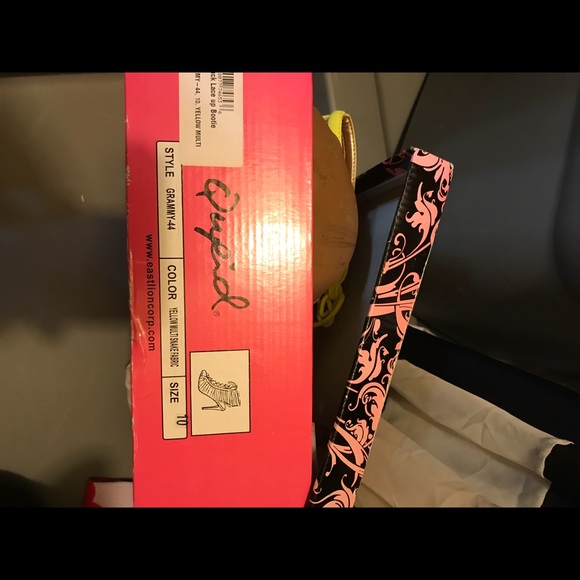 Heels - Picture 3 of 3