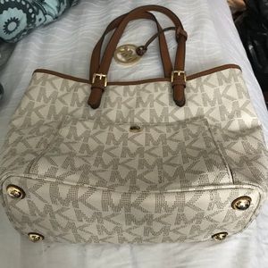 Micheal Kors Purse