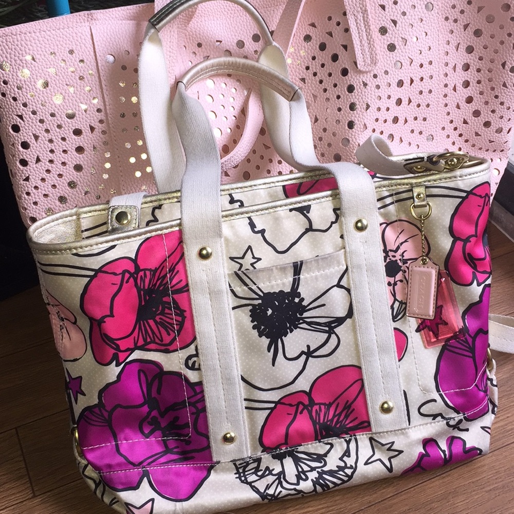 Coach- Kyra Print Signature Floral Satchel ✨💋