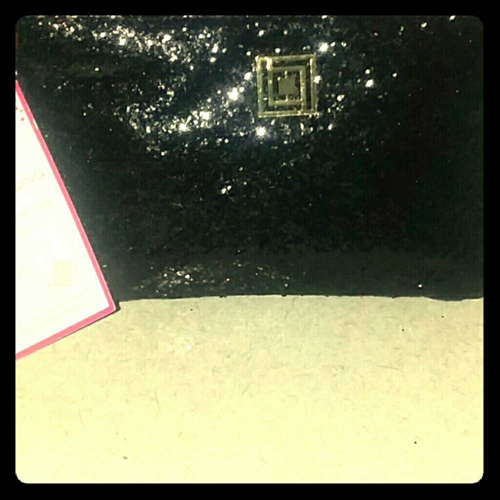 Liz Claiborne Phone Charging Wallet