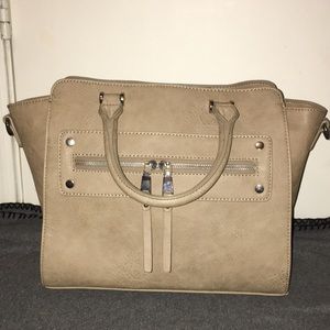 Tan purse. Handbag or crossbody