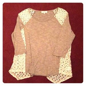 3/4 sleeve sweater with lace sides sz L umgee