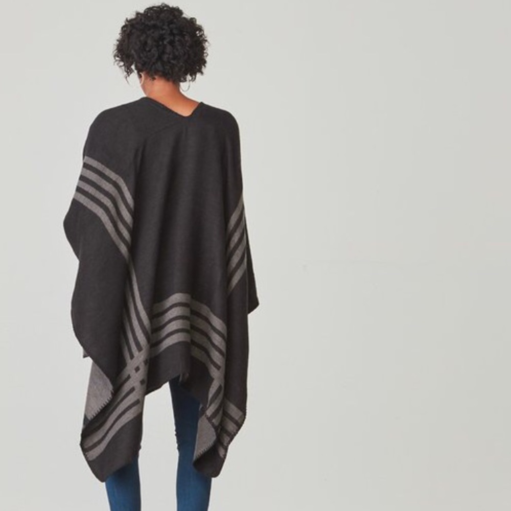 Black and gray reversible poncho from Fab Fit Fun - Picture 2 of 4
