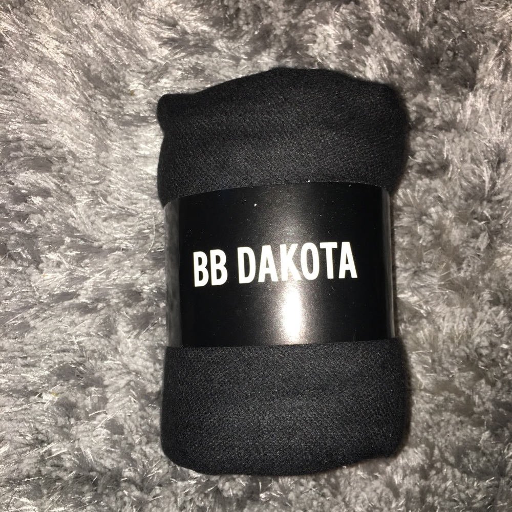 Black and gray reversible poncho from Fab Fit Fun - Picture 4 of 4