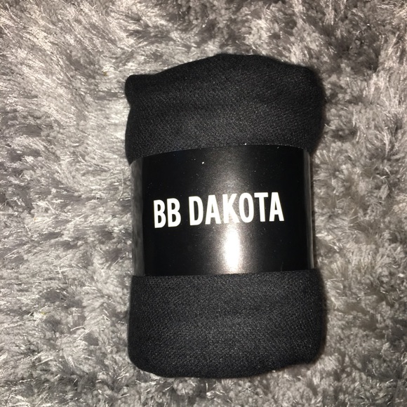 Black and gray reversible poncho from Fab Fit Fun - Picture 4 of 4